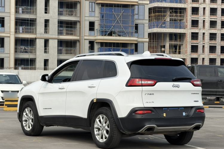 Used Jeep Cherokee 2016 2.4L Professional Edition Exterior 8