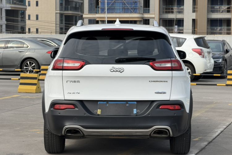 Used Jeep Cherokee 2016 2.4L Professional Edition Exterior 9