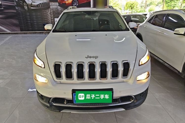 Used Jeep Cherokee 2016 2.4L Professional Smart Version Front