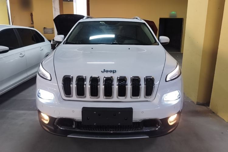 Used Jeep Cherokee 2016 2.4L Professional Edition Front