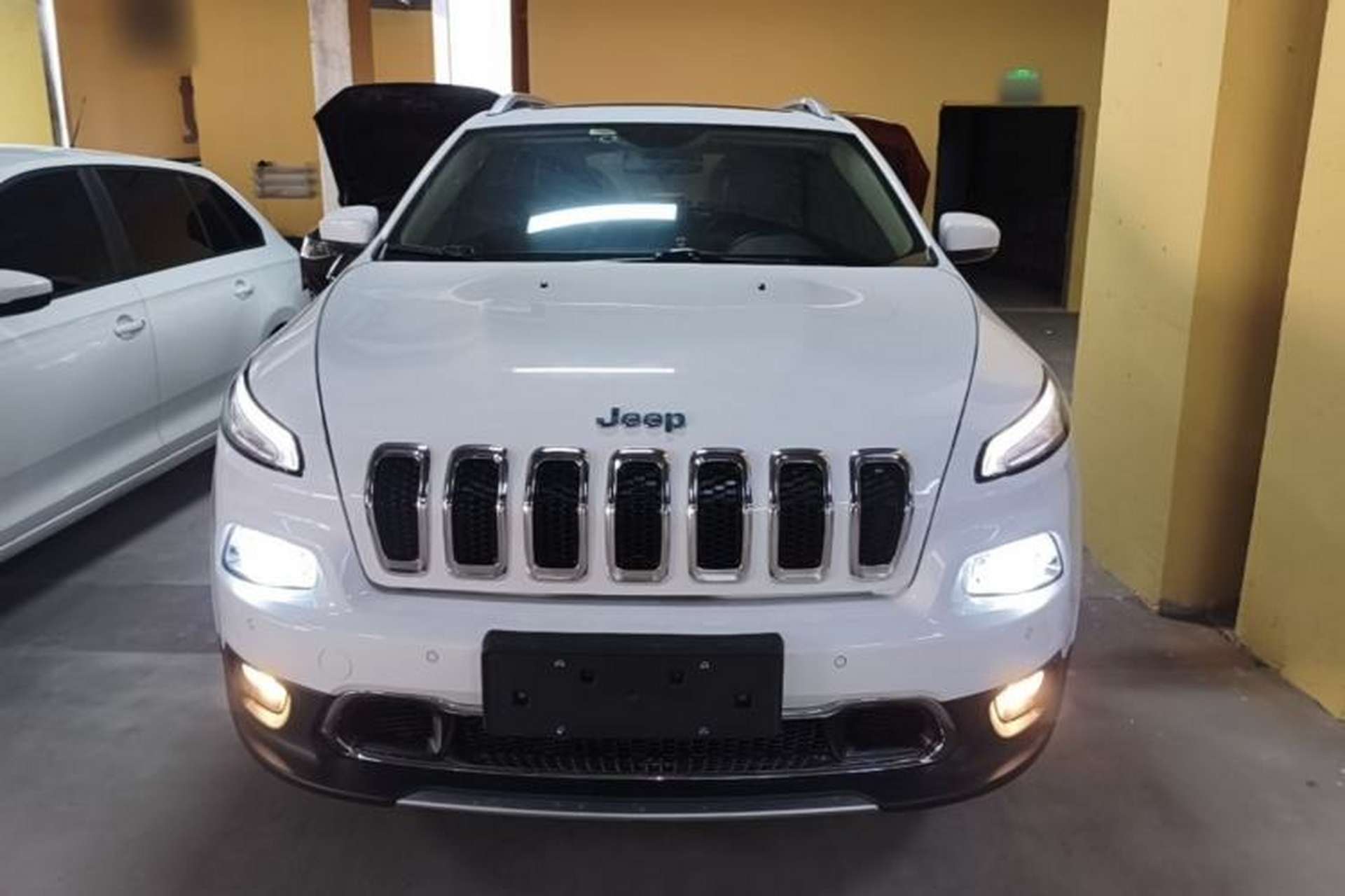 Used Jeep Cherokee 2016 2.4L Professional Edition Front