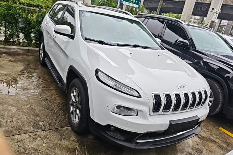 Used Jeep Cherokee 2016 2.4L Professional Smart Version Front