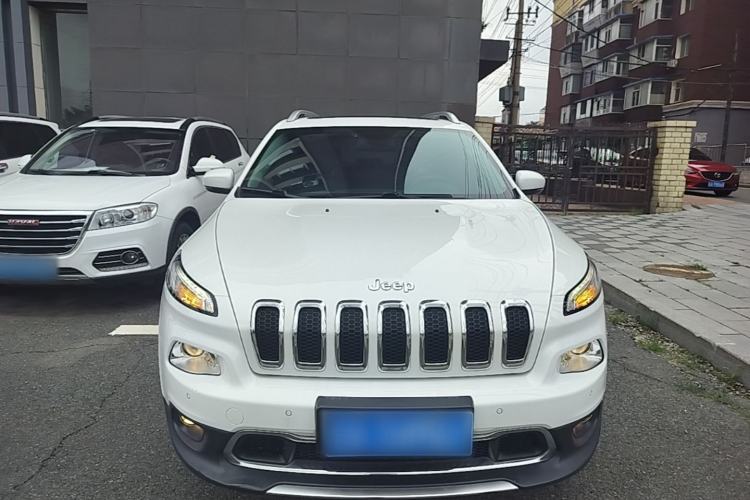 Used Jeep Cherokee 2016 2.4L Professional Smart Version Front
