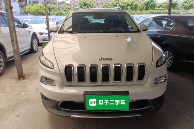 Used Jeep Cherokee 2016 2.4L Professional Edition Front