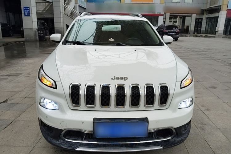 Used Jeep Cherokee 2016 2.4L Professional Smart Version Front