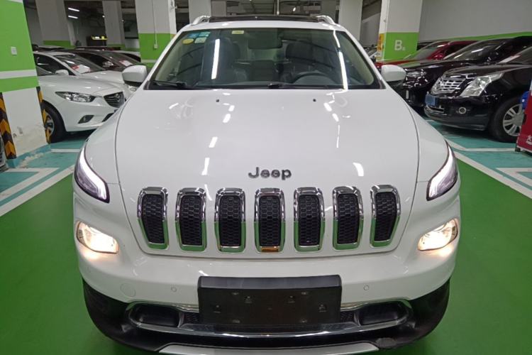 Used Jeep Cherokee 2016 2.4L Professional Edition Front