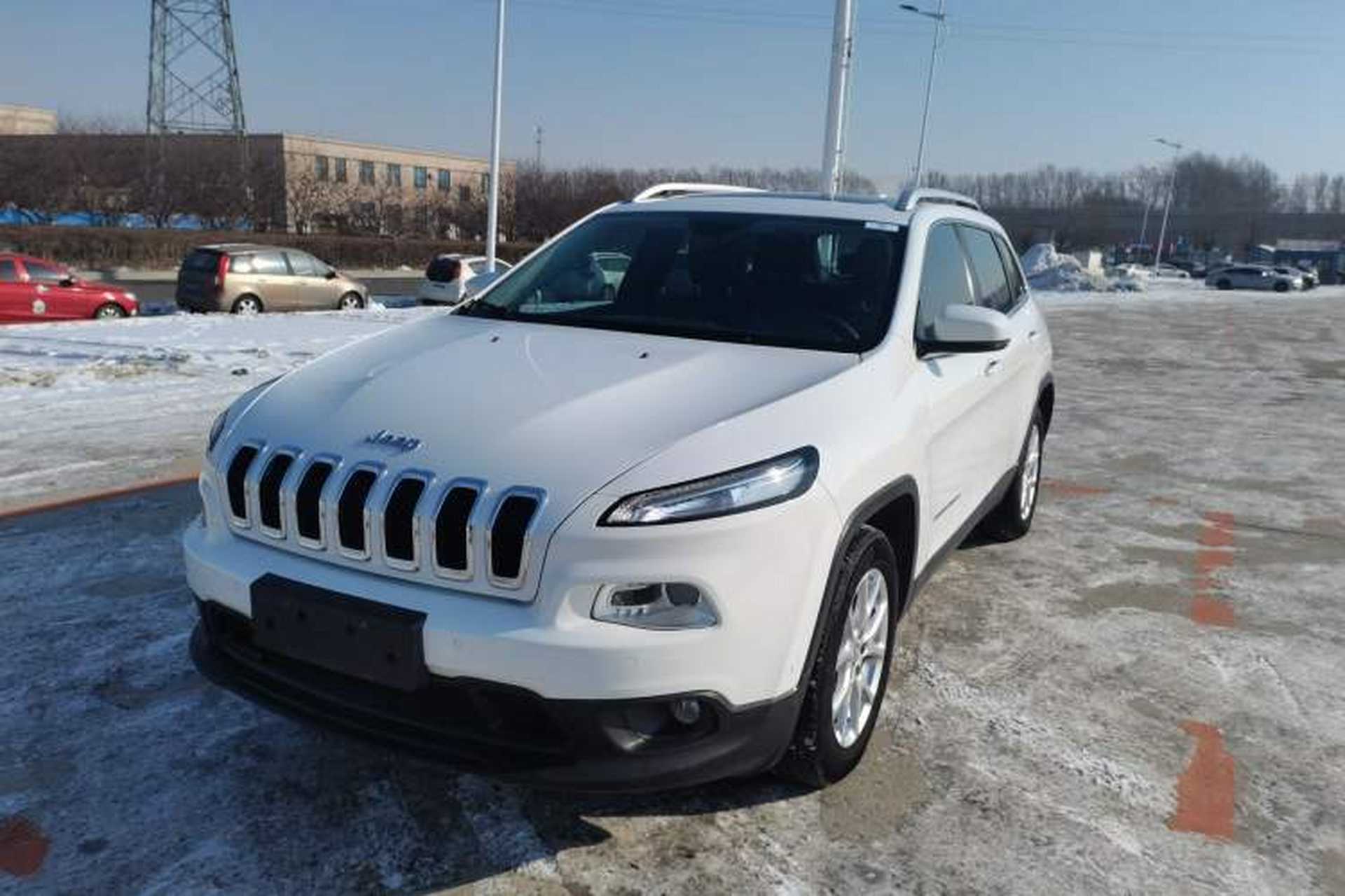 Used Jeep Cherokee 2016 2.4L Leading Smart Version Front Left 45 Deg