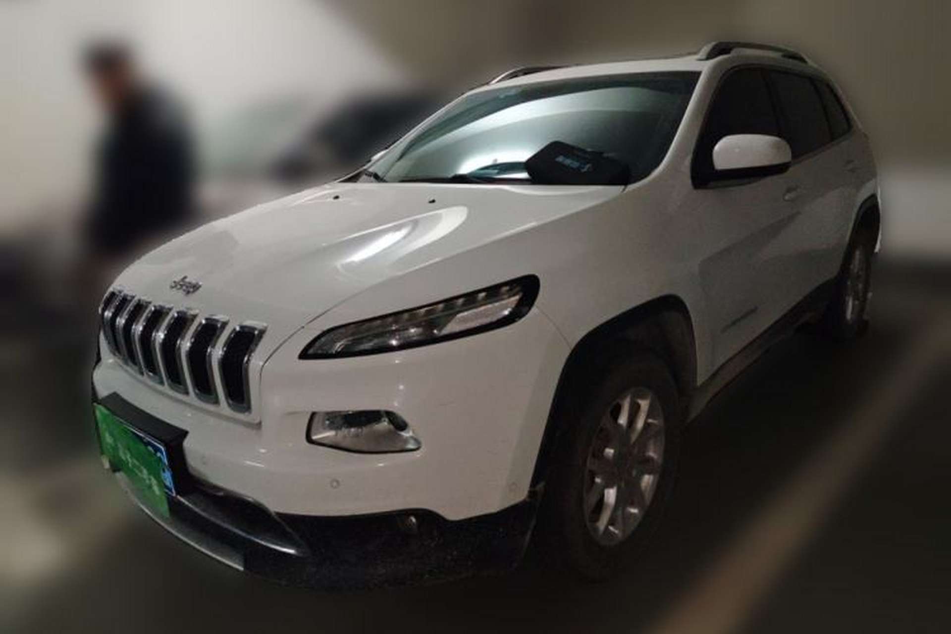 Used Jeep Cherokee 2016 2.4L Professional Smart Version Front Left 45 Deg