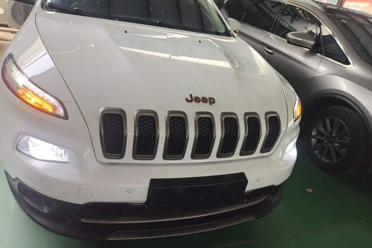 Used Jeep Cherokee 2016 2.4L 75th Anniversary Edition Front