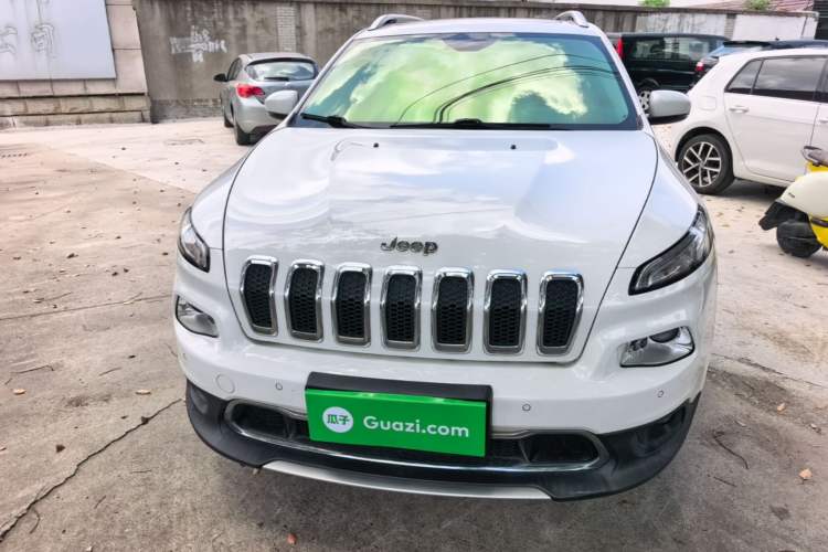 Used Jeep Cherokee 2016 2.4L Professional Edition Front