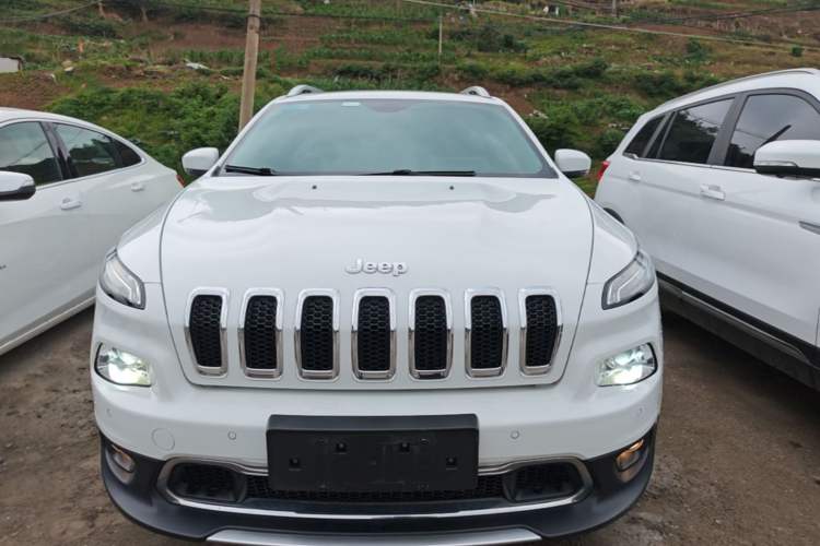 Used Jeep Cherokee 2016 2.4L Professional Edition Front