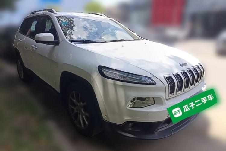 Used Jeep Cherokee 2016 2.4L Leading Edition Front Right 45 Deg