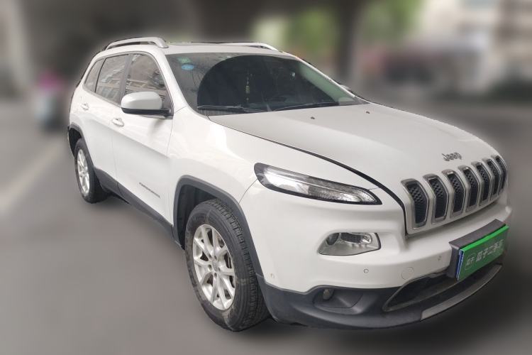Used Jeep Cherokee 2016 2.4L Leading Smart Version Front Right 45 Deg