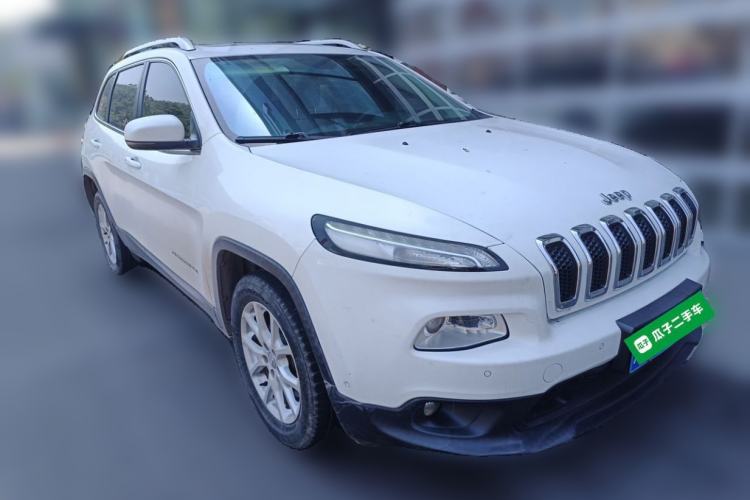 Used Jeep Cherokee 2016 2.0L Superior Edition Front Right 45 Deg