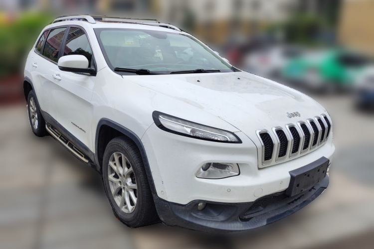 Used Jeep Cherokee 2016 2.0L Superior Edition Front Right 45 Deg