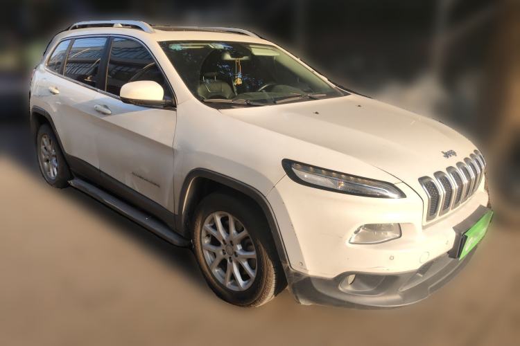 Used Jeep Cherokee 2016 2.0L Superior Edition Front Right 45 Deg