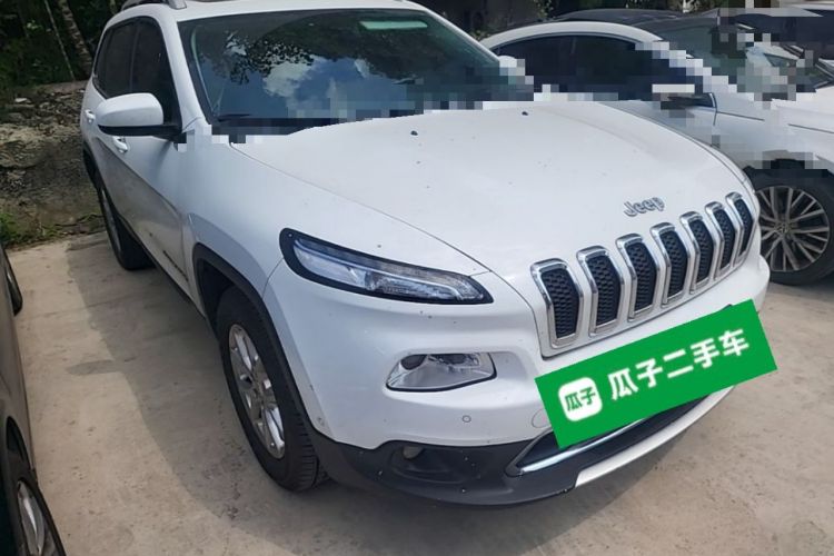 Used Jeep Cherokee 2016 2.4L Professional Edition Front Right 45 Deg