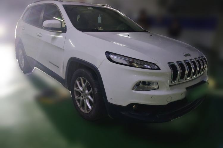 Used Jeep Cherokee 2016 2.4L Leading Edition Front Right 45 Deg