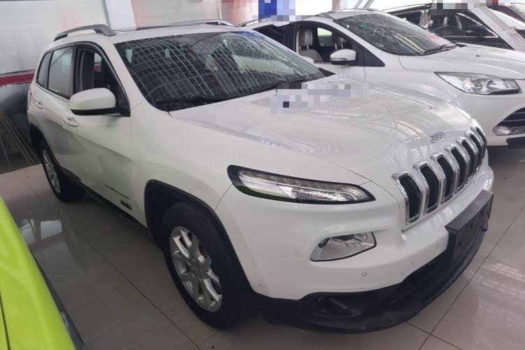 Used Jeep Cherokee 2016 2.0L Superior Edition Front Right 45 Deg