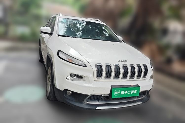 Used Jeep Cherokee 2016 2.4L Professional Edition Front Right 45 Deg