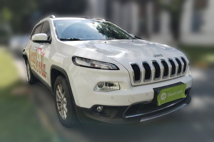 Used Jeep Cherokee 2016 2.4L Professional Smart Version Front Right 45 Deg