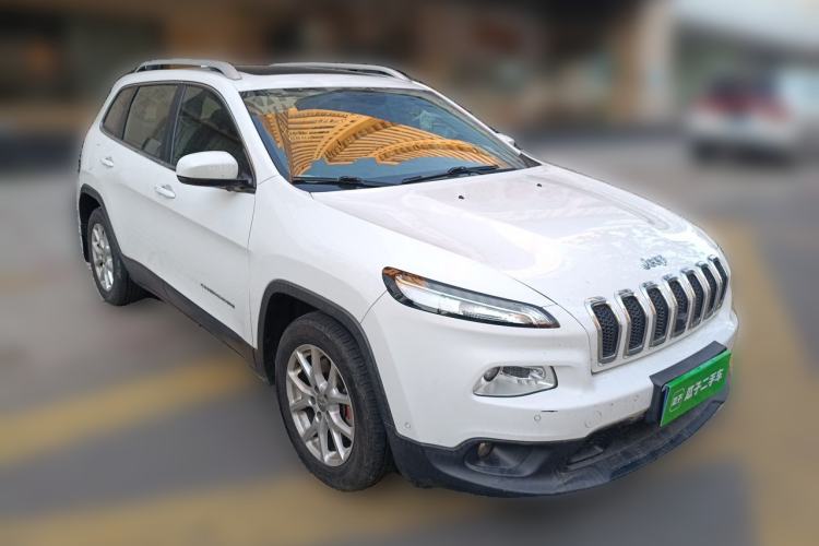 Used Jeep Cherokee 2016 2.4L Leading Edition Front Right 45 Deg
