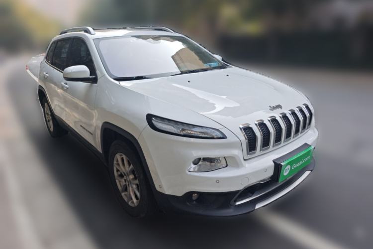 Used Jeep Cherokee 2016 2.4L Professional Smart Version Front Right 45 Deg
