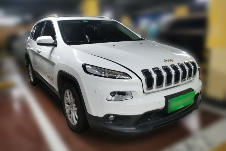 Used Jeep Cherokee 2016 2.4L Leading Edition Front Right 45 Deg