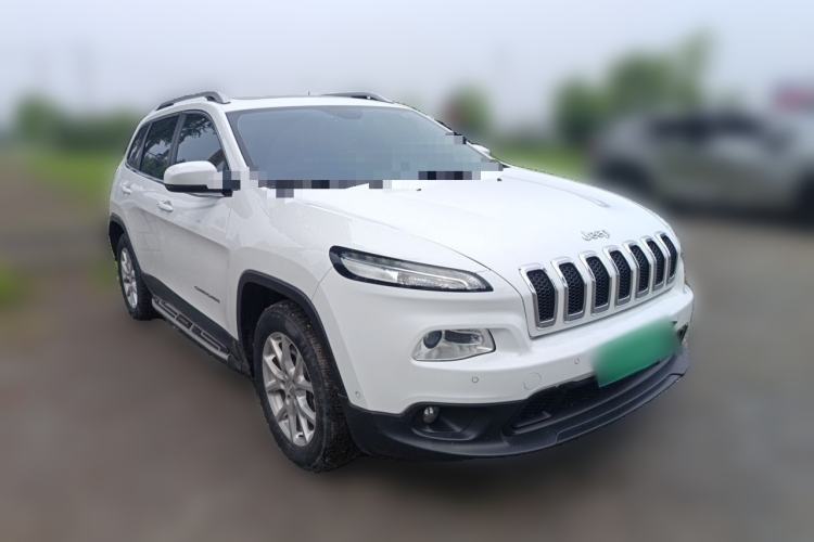 Used Jeep Cherokee 2016 2.0L Superior Edition Front Right 45 Deg