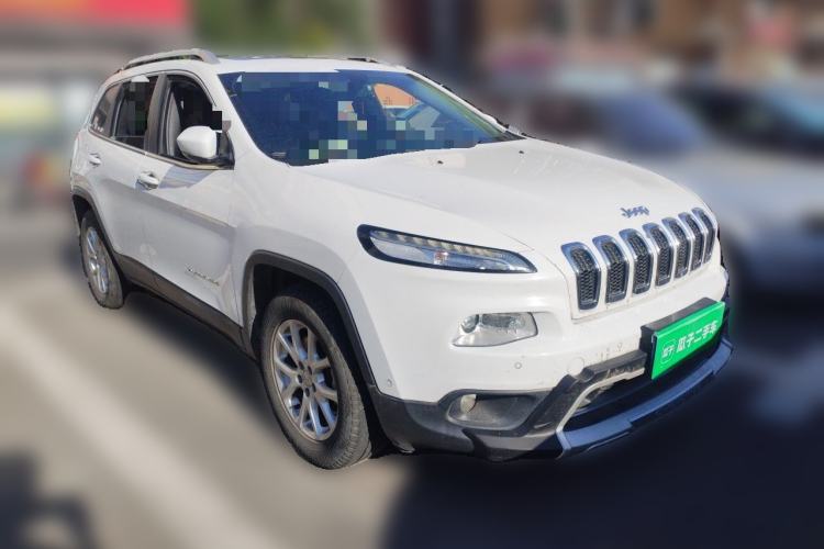 Used Jeep Cherokee 2016 2.4L Professional Edition Front Right 45 Deg
