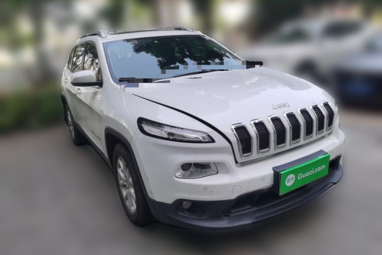Used Jeep Cherokee 2016 2.4L Leading Edition Front Right 45 Deg