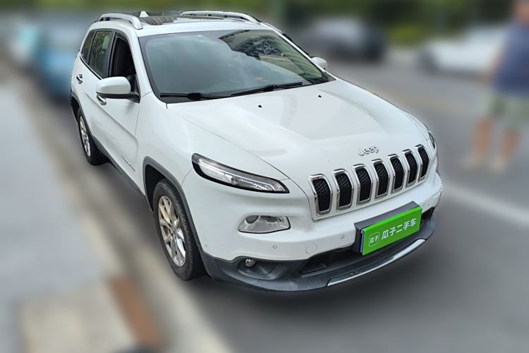 Used Jeep Cherokee 2016 2.4L Leading Edition Front Right 45 Deg