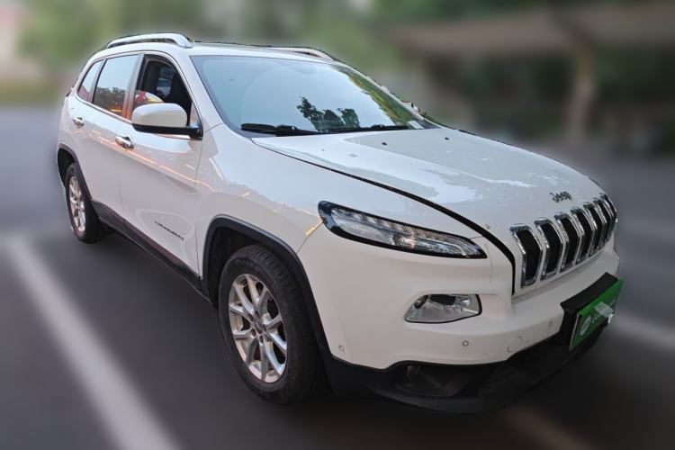Used Jeep Cherokee 2016 2.4L Leading Edition Front Right 45 Deg
