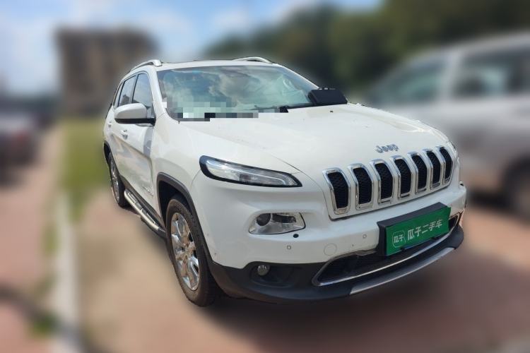 Used Jeep Cherokee 2016 2.4L All-in-One Edition Front Right 45 Deg