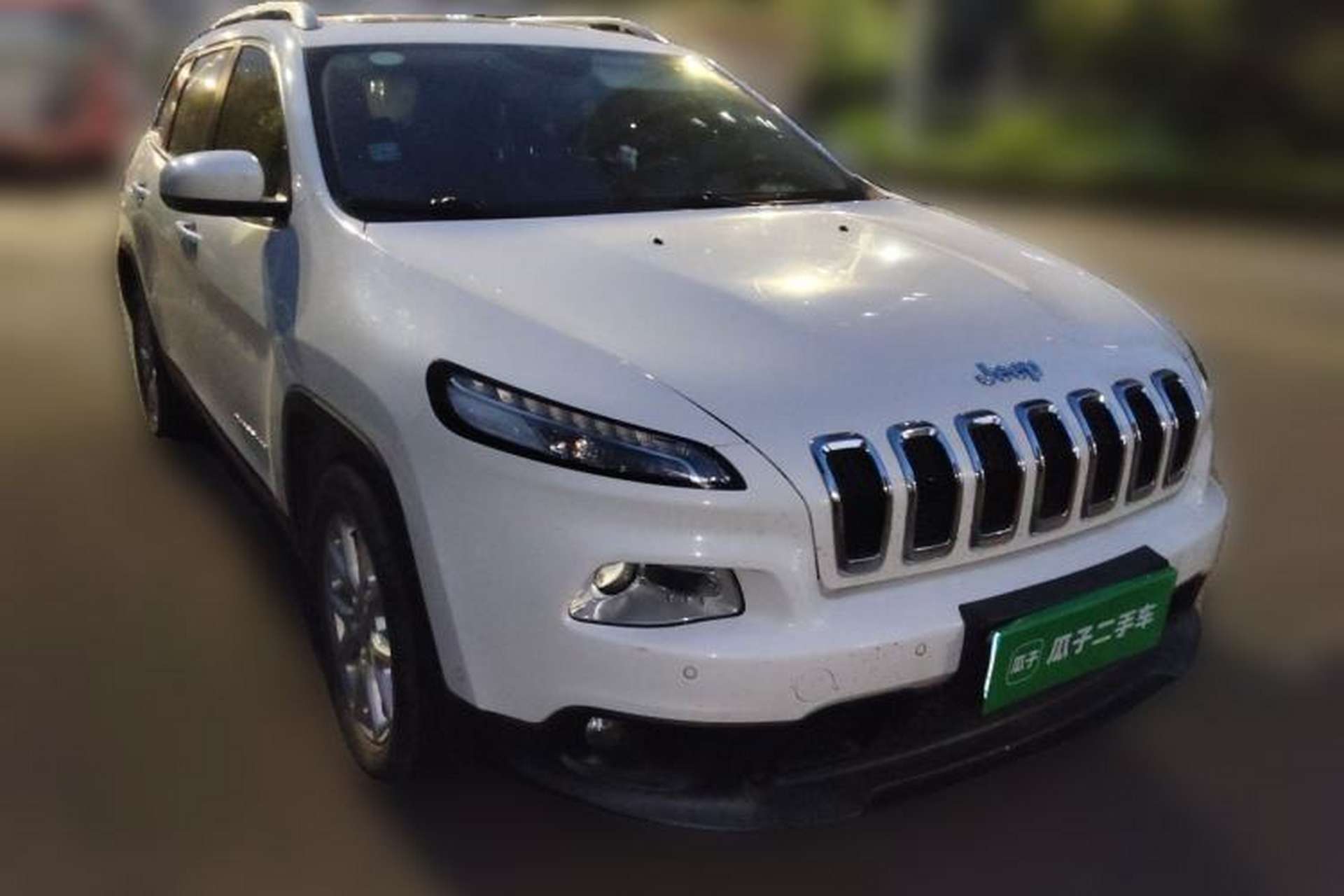 Used Jeep Cherokee 2016 2.0L Superior Edition Front Right 45 Deg