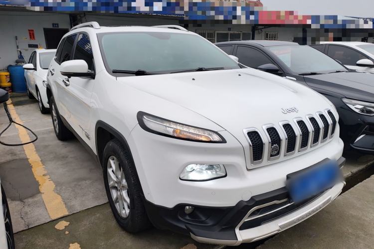 Used Jeep Cherokee 2016 2.4L Professional Edition Front Right 45 Deg
