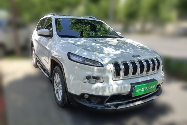 Used Jeep Cherokee 2016 2.4L Professional Smart Version Front Right 45 Deg