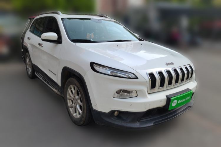 Used Jeep Cherokee 2016 2.0L Superior Edition Front Right 45 Deg