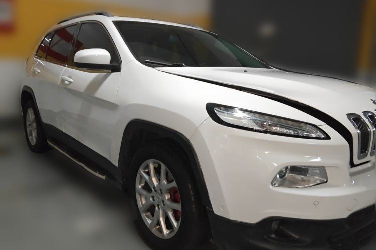 Used Jeep Cherokee 2016 2.0L Superior Edition Front Right 45 Deg