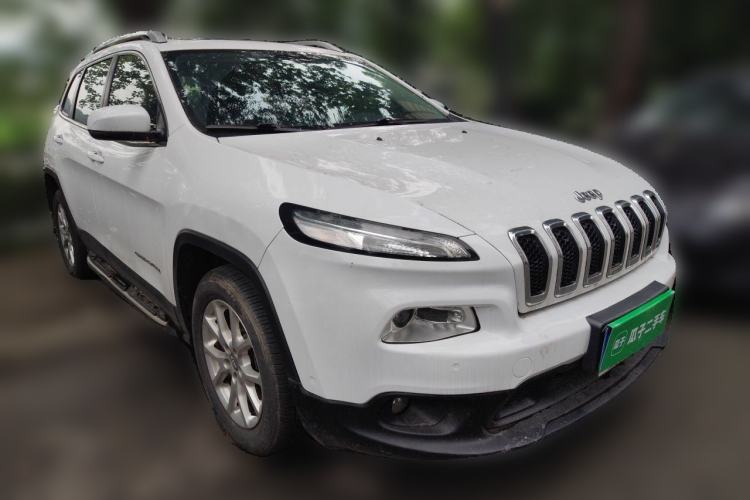 Used Jeep Cherokee 2016 2.0L Superior Edition Front Right 45 Deg