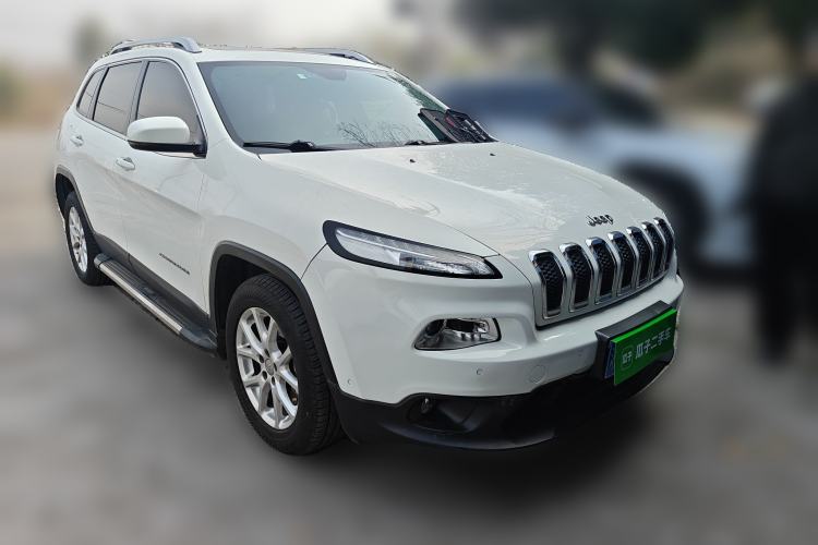 Used Jeep Cherokee 2016 2.4L Leading Edition Front Right 45 Deg