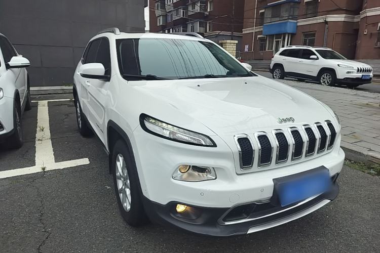 Used Jeep Cherokee 2016 2.4L Professional Smart Version Front Right 45 Deg