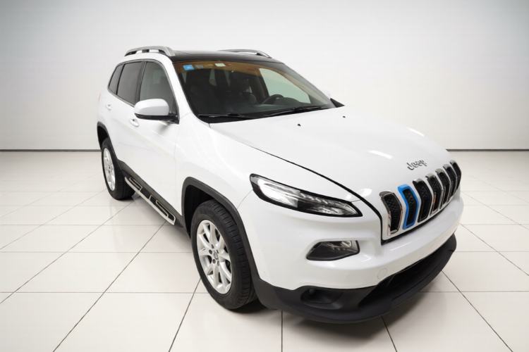 Used Jeep Cherokee 2016 2.0L Superior Edition Front Right 45 Deg