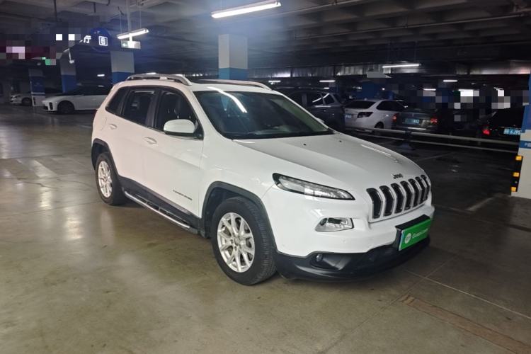 Used Jeep Cherokee 2016 2.0L Superior Edition Front Right 45 Deg