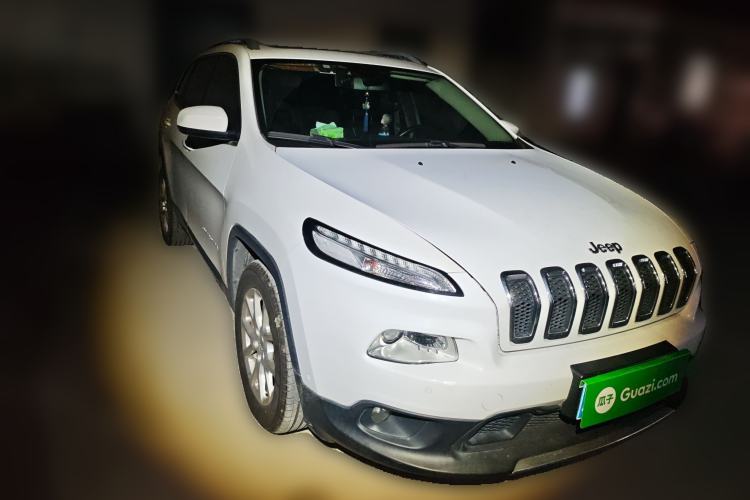 Used Jeep Cherokee 2016 2.4L Leading Edition Front Right 45 Deg