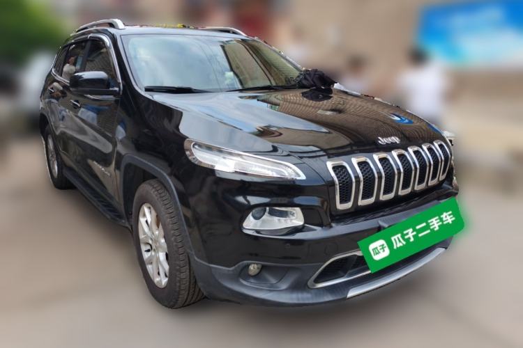 Used Jeep Cherokee 2016 2.4L Professional Smart Version Front Right 45 Deg