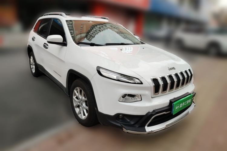 Used Jeep Cherokee 2016 2.0L Superior Edition Front Right 45 Deg