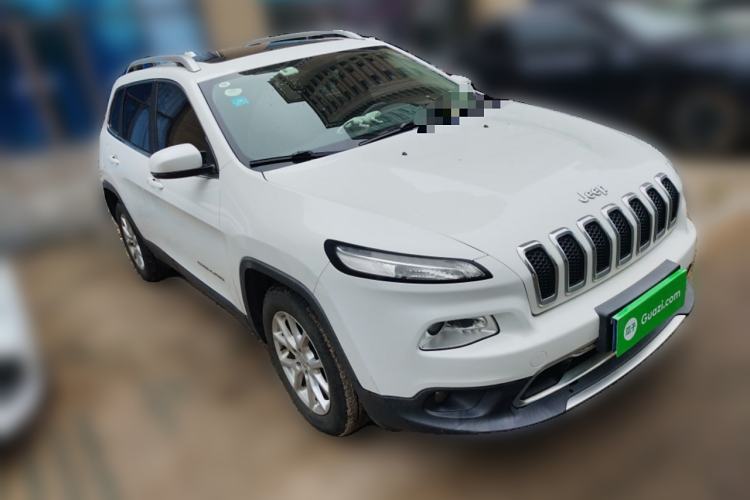 Used Jeep Cherokee 2016 2.0L Superior Edition Front Right 45 Deg