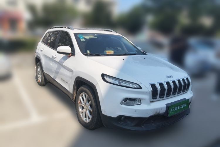 Used Jeep Cherokee 2016 2.0L Superior Edition Front Right 45 Deg