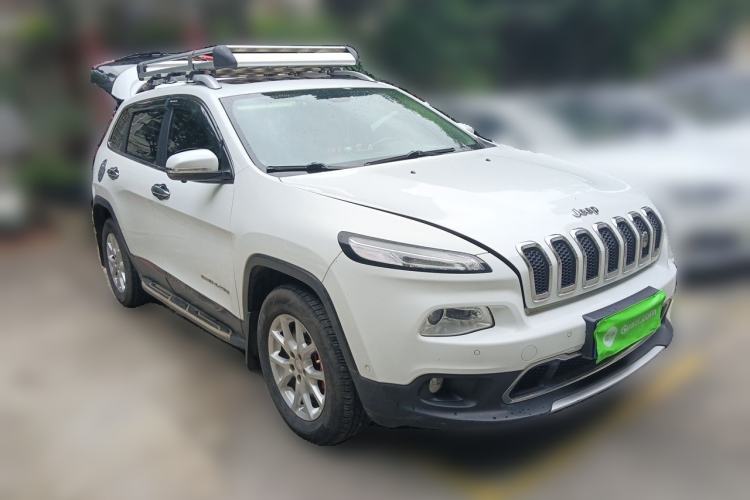 Used Jeep Cherokee 2016 2.4L Professional Smart Version Front Right 45 Deg